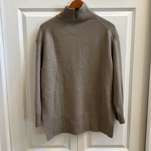 H&M Mock neck Sweater - Picture 2 of 5
